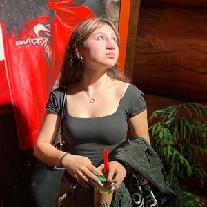 Meet your Posher, Kayla